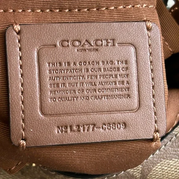 Coach Kleo Hobo In Signature Canvas - Picture 8 of 8
